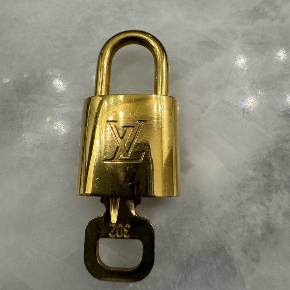 Authentic Louis Vuitton, lock and key - Picture 1 of 2
